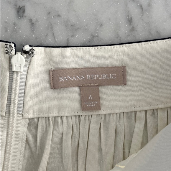 Banana Republic Cream Pleated Skirt - Picture 3 of 6